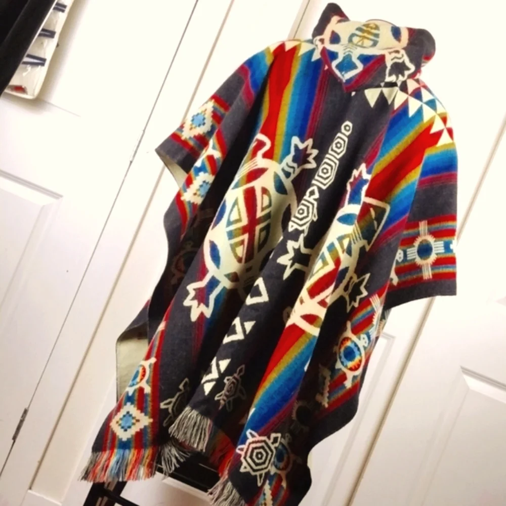 Hooded Peruvian Poncho with Aztec Inca turtle Designs. Turtle. hooded.. Aztec - Picture 7 of 15